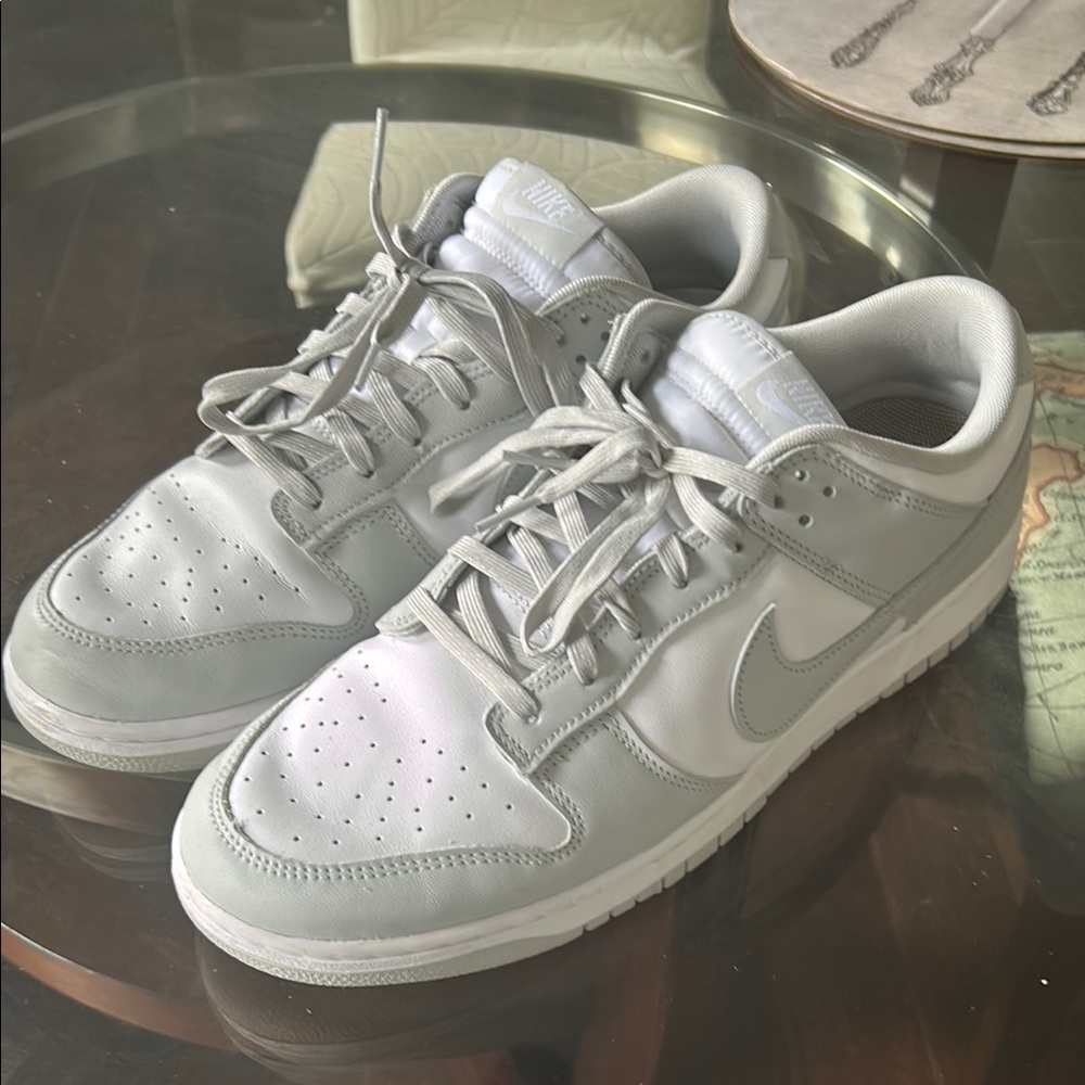 Nike Gray and White Sneakers Leather Upper Low-Top